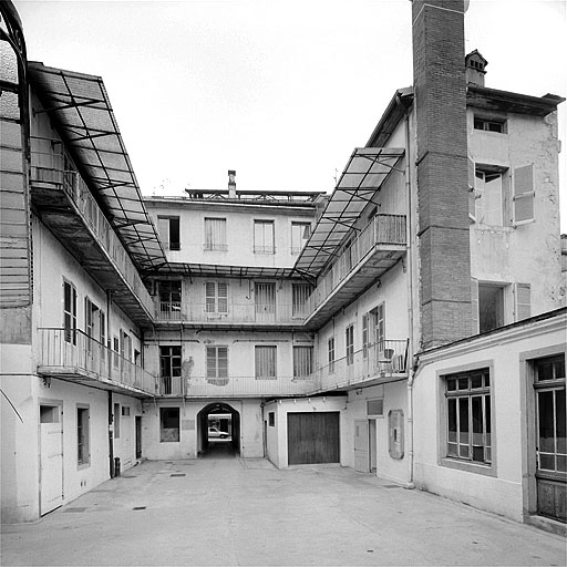 Bâtiment rue de la Poyat : façade postérieure.