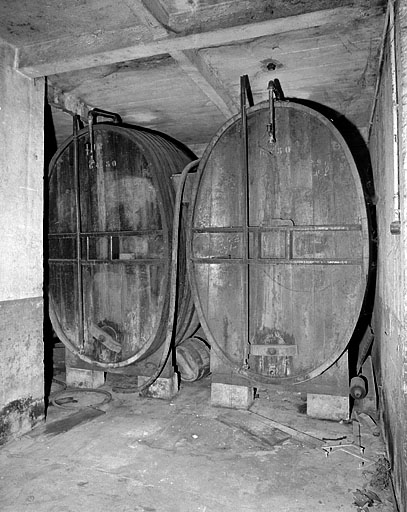 Foudres de section ovale.