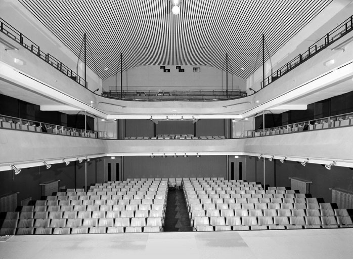 Théâtre : intérieur.