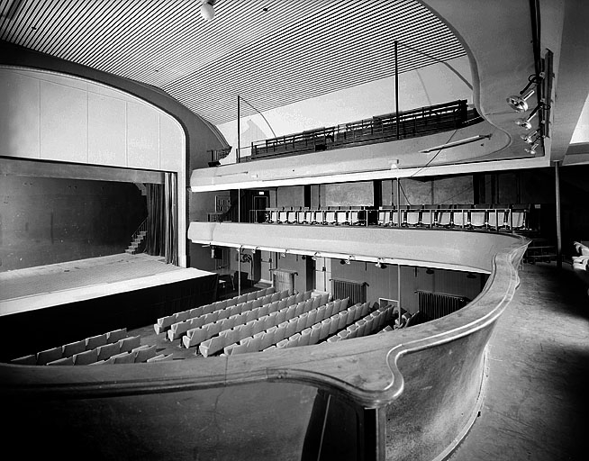 Théâtre : premier balcon.