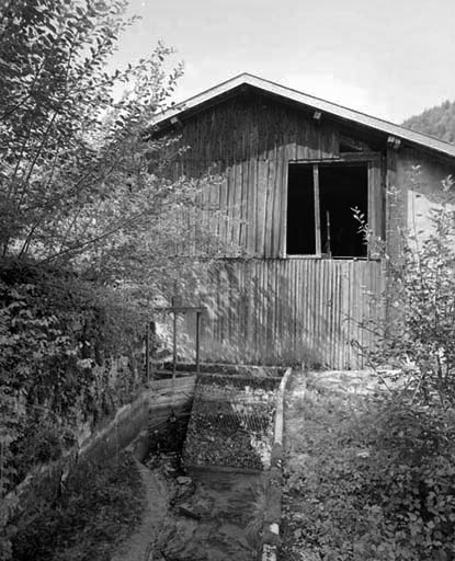 Canal d'amenée et bâtiment d'eau (ancienne scierie).