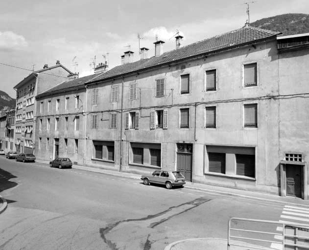 Immeubles n° 22 et 24 de trois quarts droite.
