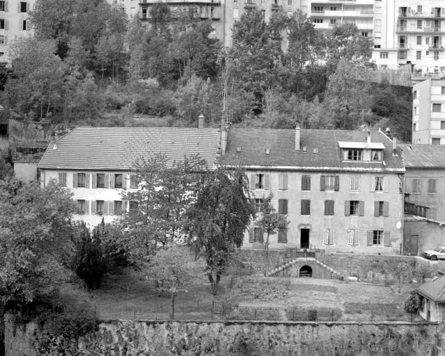 Logement d'ouvriers et logement patronal Dalloz : façade antérieure.