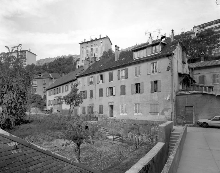 Logement d'ouvriers et logement patronal Dalloz : façade antérieure de trois quarts droite.