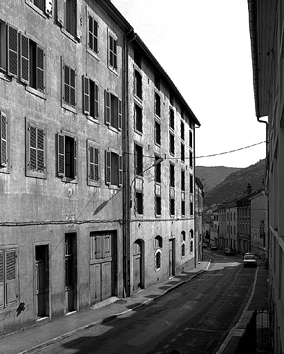 Séchoir à ébauchons : façade sur la rue Lacuzon, de trois quarts droite.