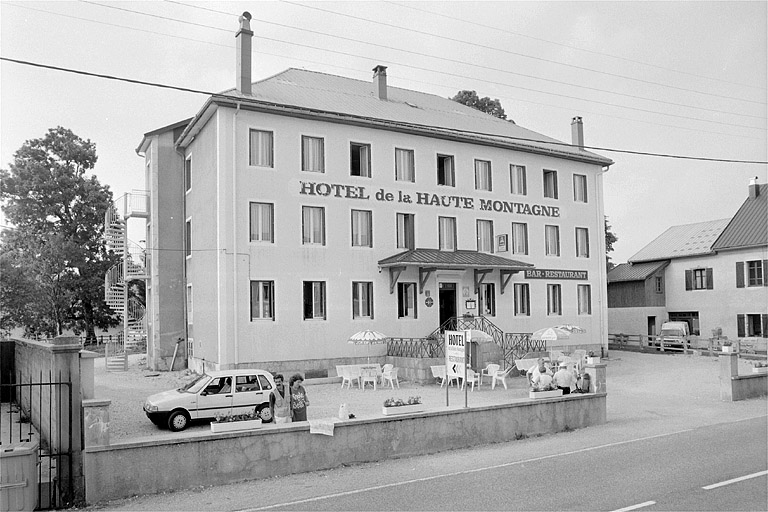 Atelier de fabrication, vu de trois quarts gauche.