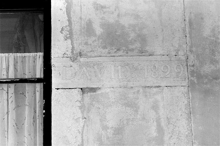 Pavillon oriental : inscription sur le mur ouest.