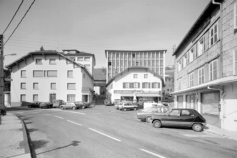 Place Dalloz, logement patronal et usines.