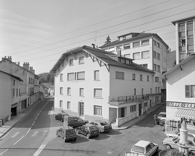 Logement patronal et usine (E).