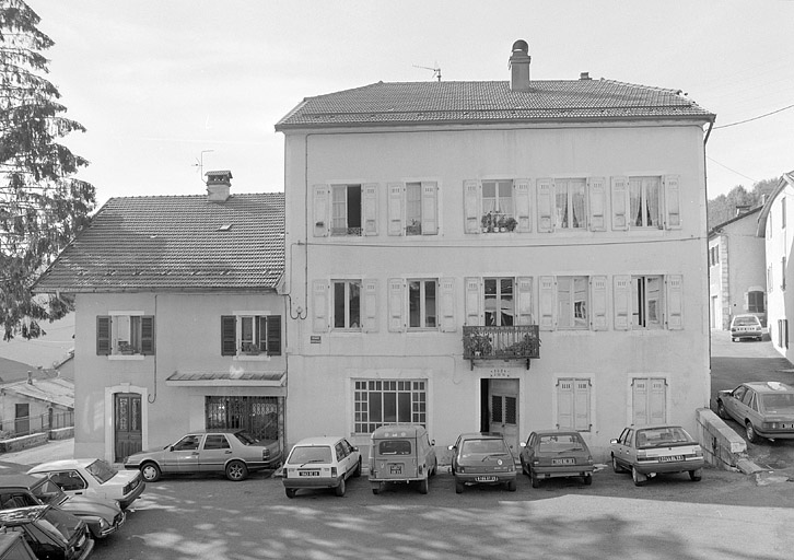 Bureau (H).