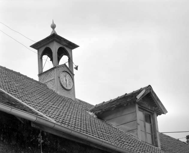 Campanile et lucarne.