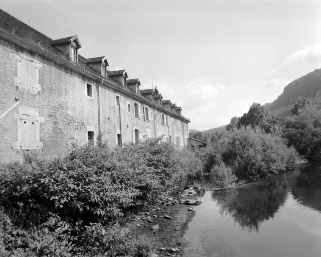 Logement d'ouvriers côté Saine.