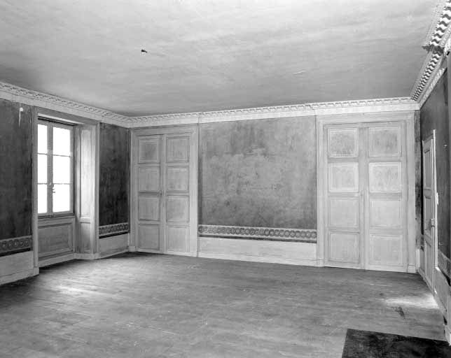 Intérieur de l'habitation : salon, angle sud-ouest.