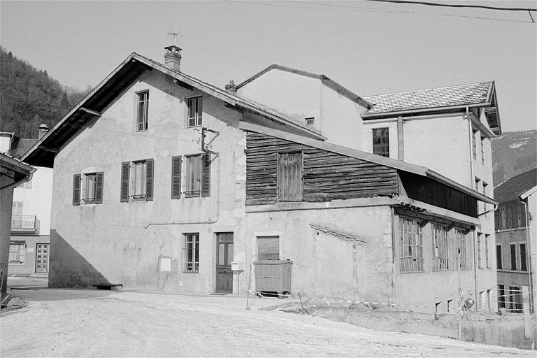 Minoterie, logements et atelier désaffecté.