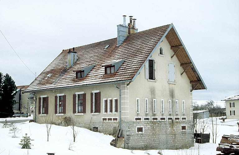 Façades postérieure et latérale droite.