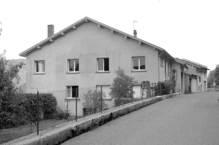 Façades latérale droite et postérieure.