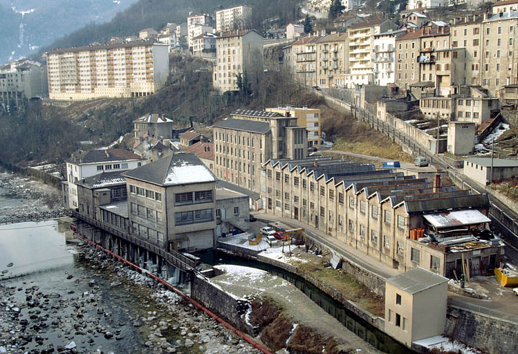 Vue d'ensemble du site depuis le nord-est.