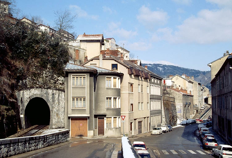 Vue d'ensemble des bâtiments n° 23 et 25 (ateliers de fabrication).