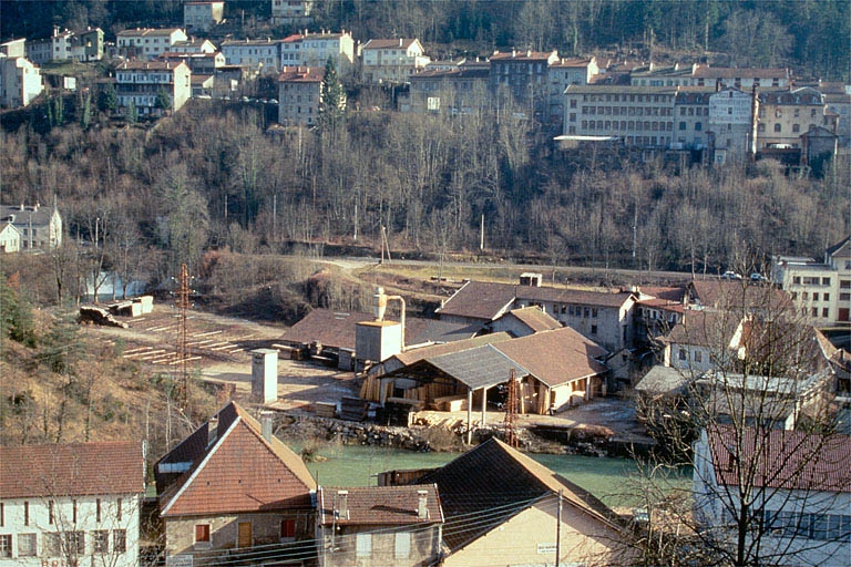 Vue d'ensemble plongeante depuis l'ouest.