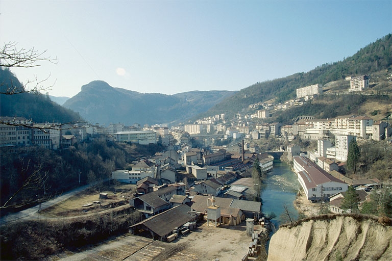 Vue d'ensemble plongeante sur le site et sur le quartier des Moulins, depuis le nord.