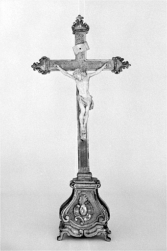 Croix : Christ en croix