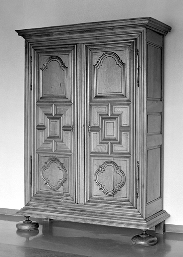 12e armoire