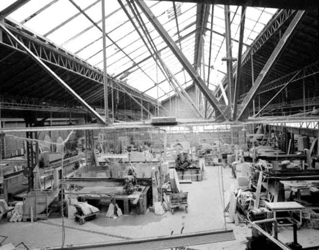 Intérieur de l'atelier de débitage et polissage.