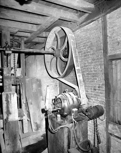 Système d'entraînement : moteur électrique.