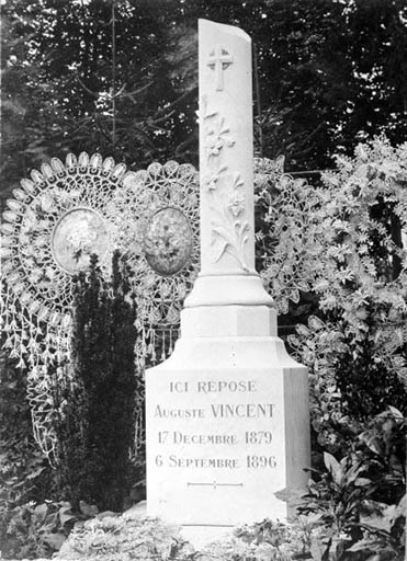 Production : tombeau à colonne tronquée.