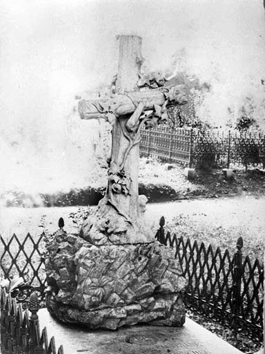 Production : croix de tombeau.