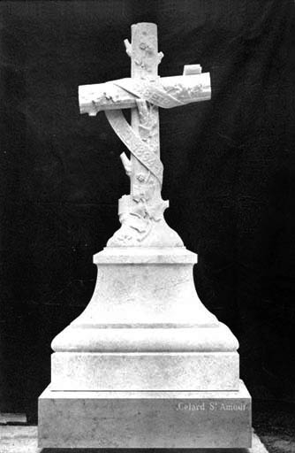 Production : croix de tombeau.