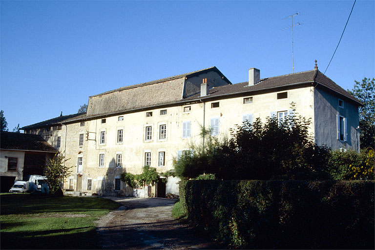 Minoterie et logement patronal (G), vus de trois quarts gauche.