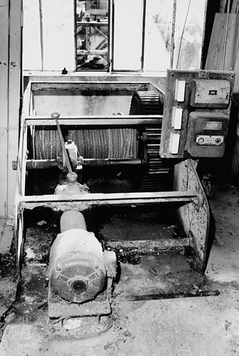 Moteur, boîte de vitesse et tambour.
