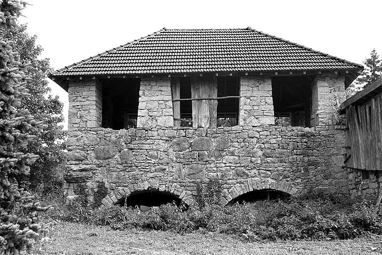 Poterie, faïencerie et tuilerie de Nermier, Sarrogna : le bâtiment du four.