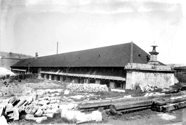 [Bâtiment de décantation de l'eau salée].