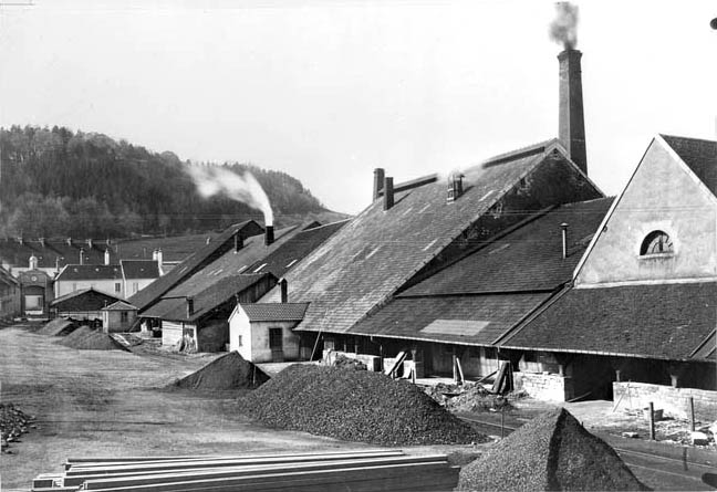 [Cour et bâtiment des poêles de la saline].