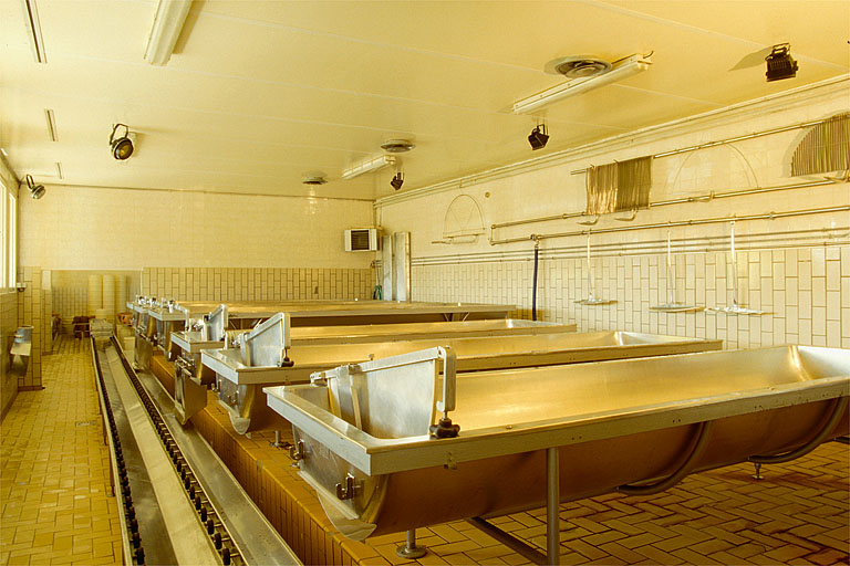Intérieur de l'atelier de fabrication du bleu de Gex.