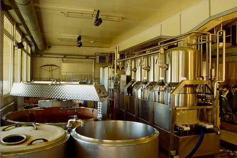 Intérieur de l'atelier de fabrication du comté.