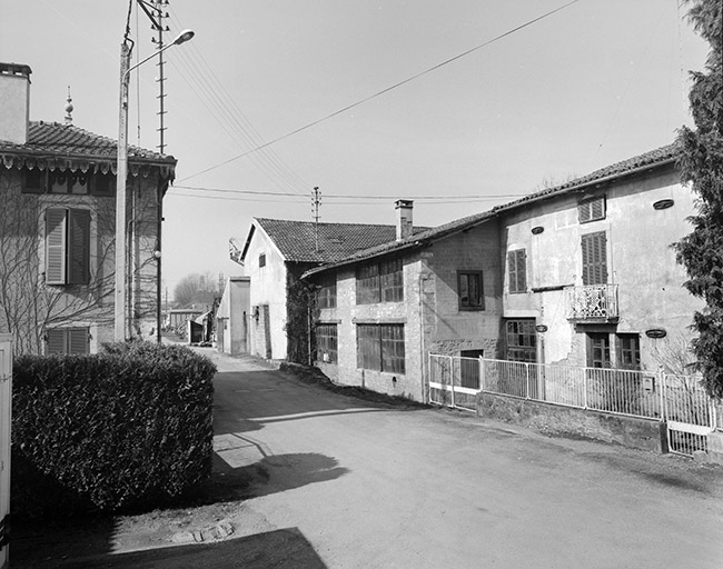 Scierie, atelier de réparation et logement de contremaître.