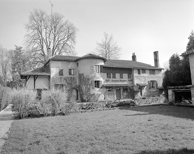 Façade antérieure du logement patronal (O).