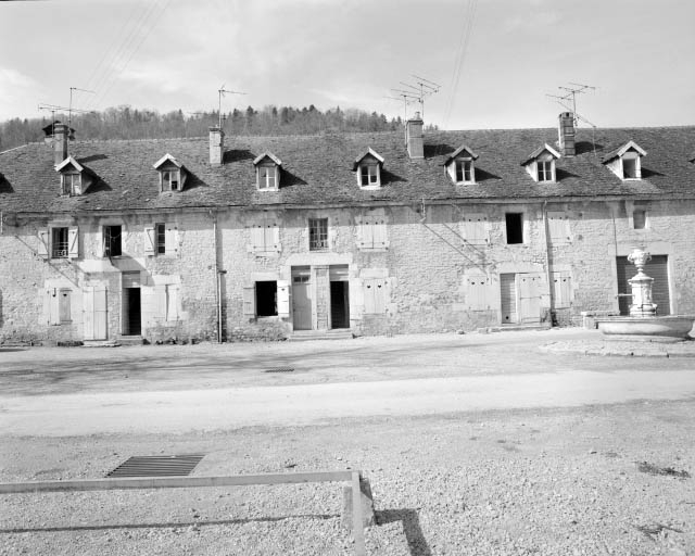 Façade du logement d'ouvriers.