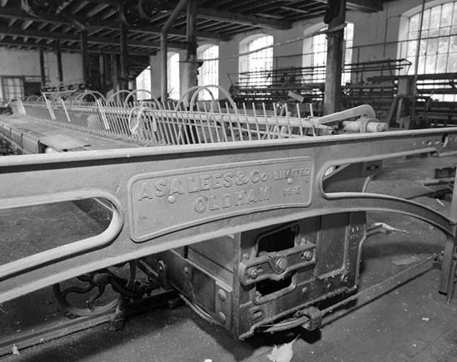 Extrémité du chariot du module de gauche : plaque de constructeur.
