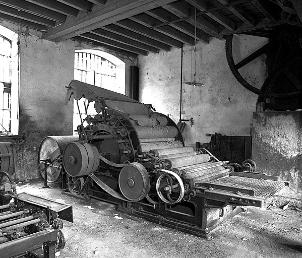 2e machine à démêler et à épurer mécaniquement (machine à carder dite carde briseuse de l'atelier de cardage)