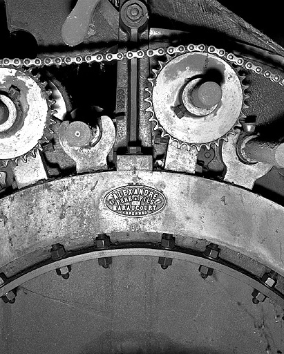 3e machine à démêler et à épurer mécaniquement (machine à carder dite assortiment automatique de l'atelier de cardage)
