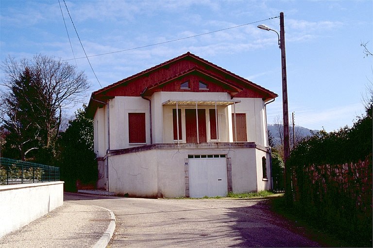 Maison métallique rue de Peroset : façade antérieure.