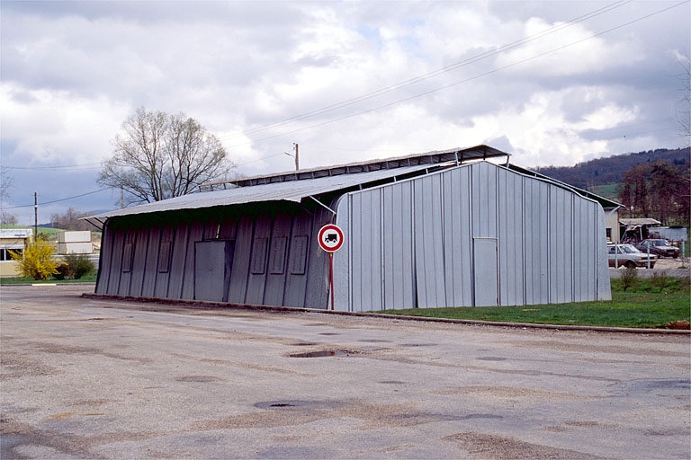 Entrepôt industriel (E).