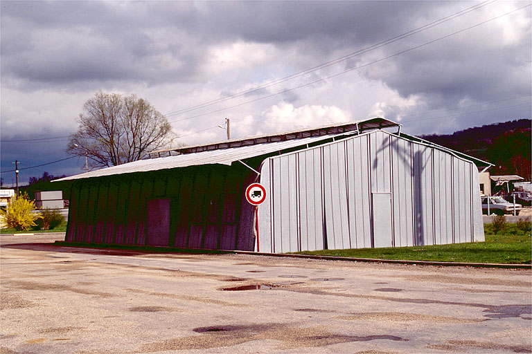 Entrepôt industriel (E).