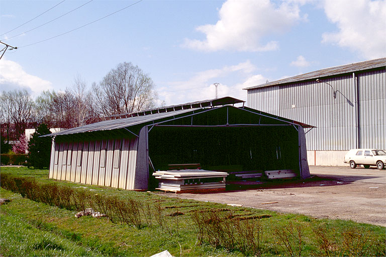 Entrepôt industriel (E).