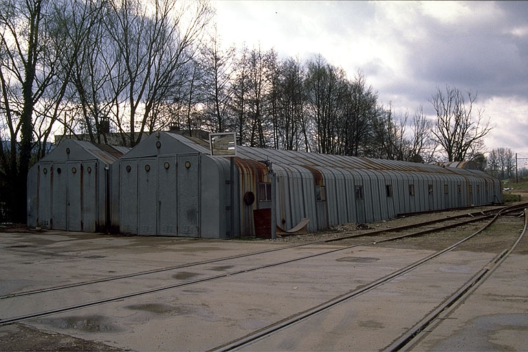 Baraques de chantier (F).