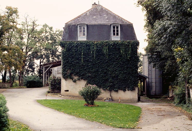 Façade latérale depuis le nord.